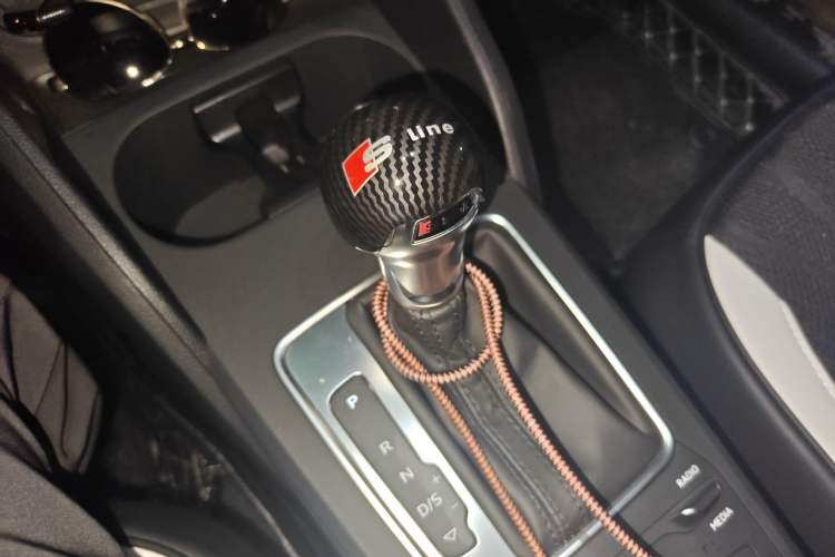 Used Audi Q2L 2021 35 TFSI Progressive Dynamic Edition Gear Lever