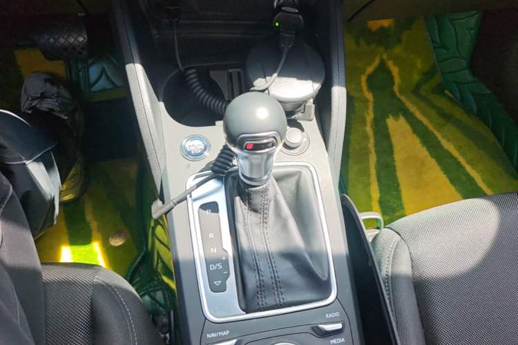 Used Audi Q2L 2021 35 TFSI Progressive Dynamic Edition Gear Lever