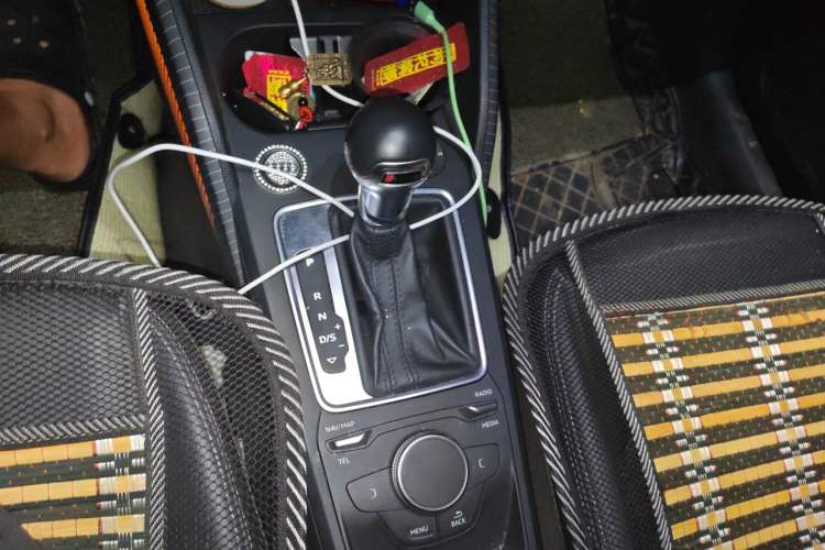 Used Audi Q2L 2021 35 TFSI Fashion Dynamic Model Gear Lever