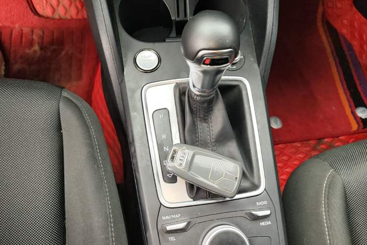 Used Audi Q2L 2021 35 TFSI Progressive Dynamic Edition Gear Lever