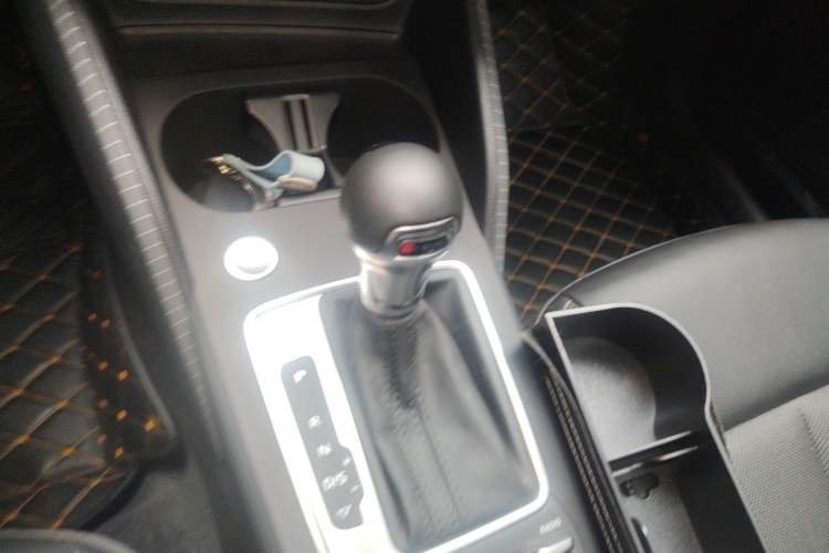 Used Audi Q2L 2021 35 TFSI Fashion Dynamic Model Gear Lever