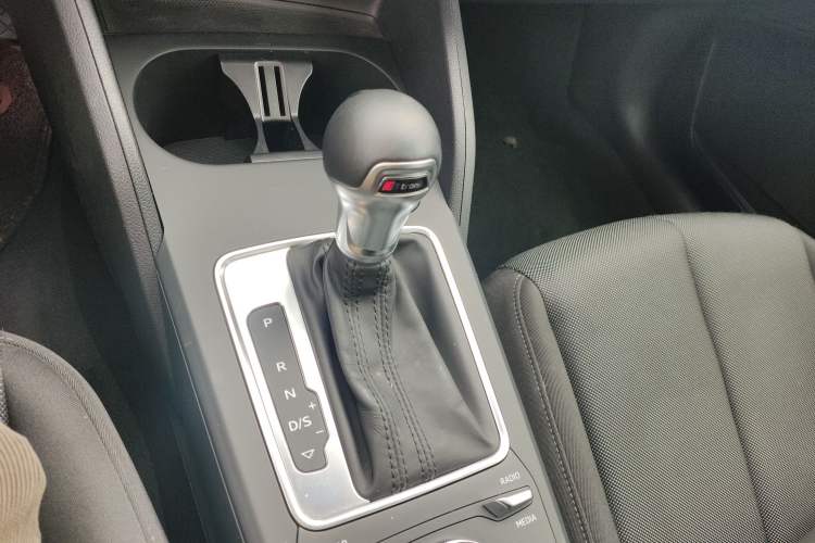 Used Audi Q2L 2021 35 TFSI Progressive Dynamic Edition Gear Lever