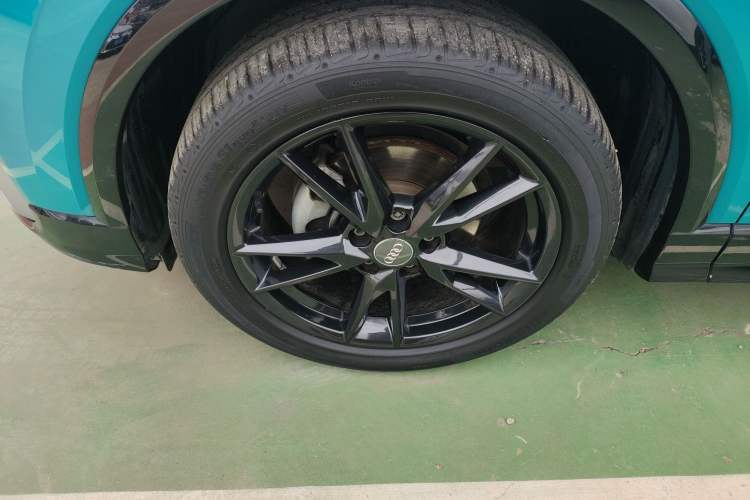 Used Audi Q2L 2021 35 TFSI Progressive Dynamic Edition Left Front Wheel Hub