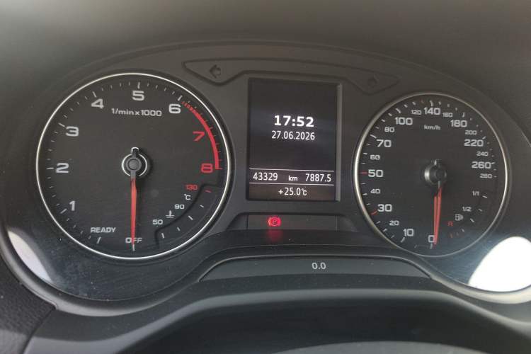 Used Audi Q2L 2021 35 TFSI Fashion Dynamic Model Odometer Close Up