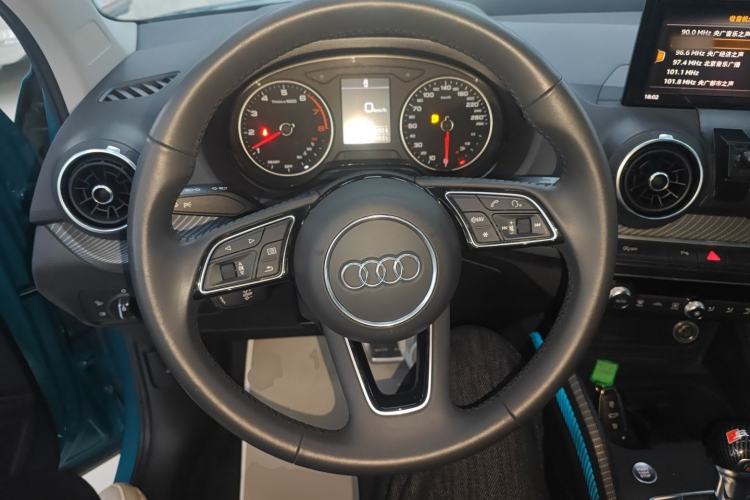 Used Audi Q2L 2021 35 TFSI Fashionable and Elegant Model Steering Wheel