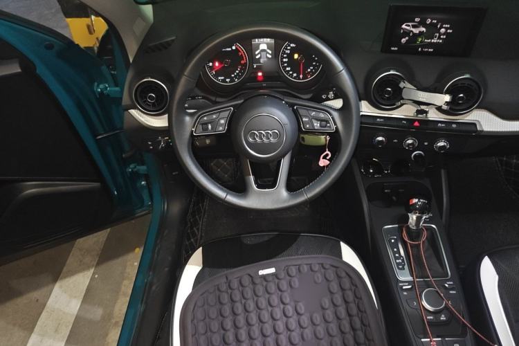 Used Audi Q2L 2021 35 TFSI Progressive Dynamic Edition Steering Wheel