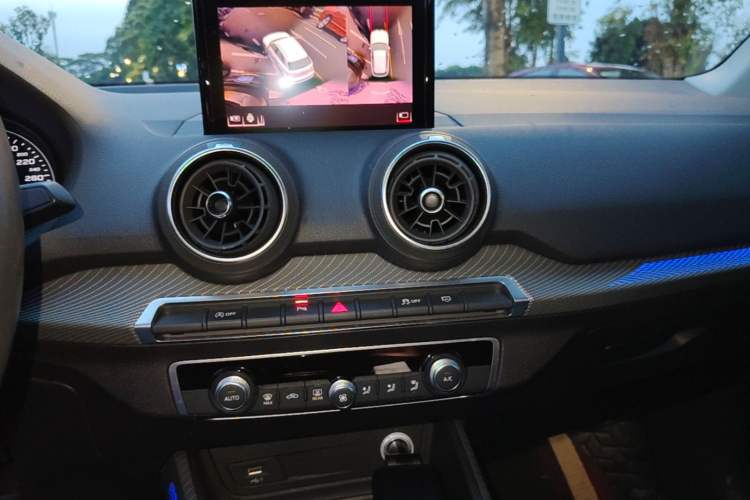 Used Audi Q2L 2021 35 TFSI Fashionable and Elegant Model Audio And AC Panel