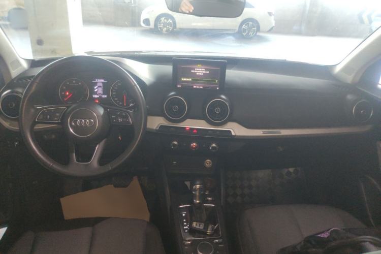 Used Audi Q2L 2021 35 TFSI Progressive Dynamic Edition Center Console