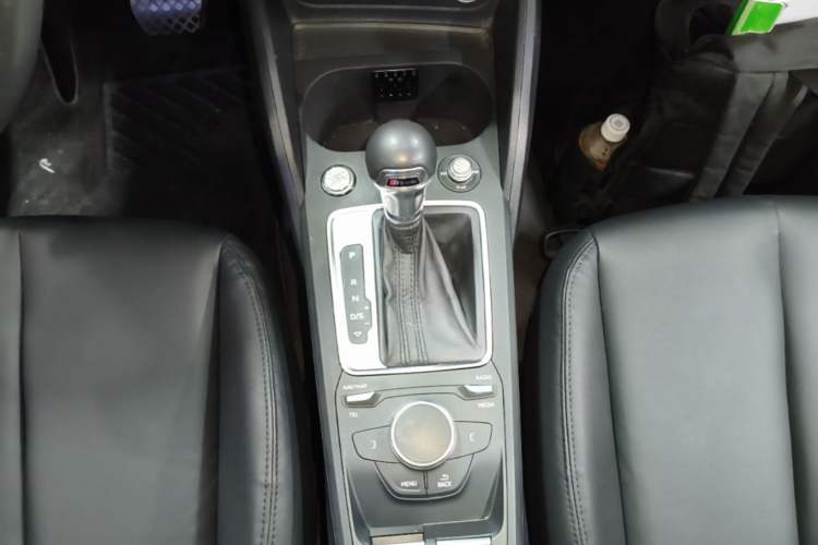 Used Audi Q2L 2021 35 TFSI Progressive Dynamic Edition Gear Lever