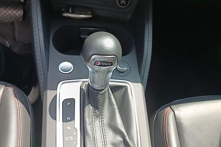Used Audi Q2L 2021 35 TFSI Fashion Dynamic Model Gear Lever