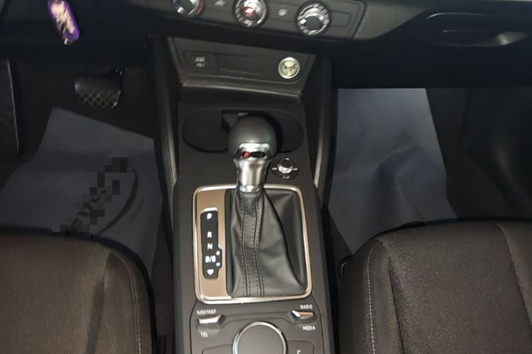 Used Audi Q2L 2021 35 TFSI Progressive Dynamic Edition Gear Lever