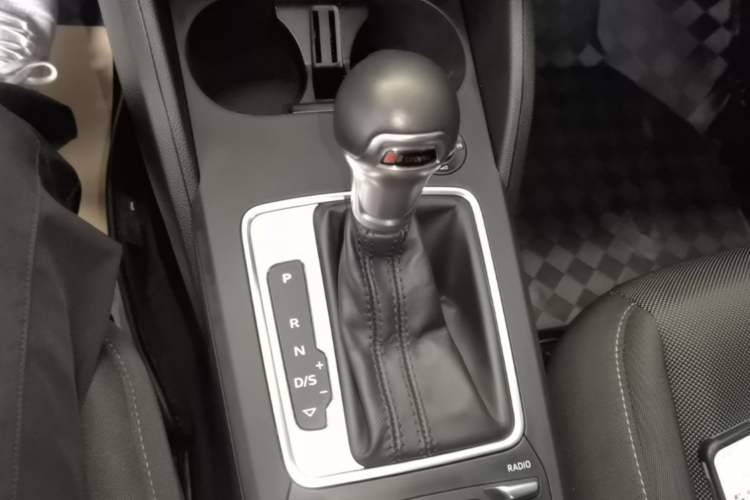 Used Audi Q2L 2021 35 TFSI Progressive Dynamic Edition Gear Lever