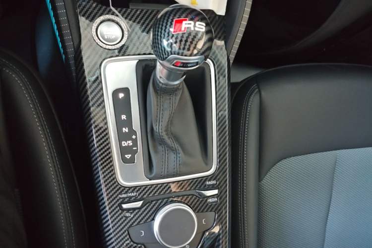 Used Audi Q2L 2021 35 TFSI Fashionable and Elegant Model Gear Lever