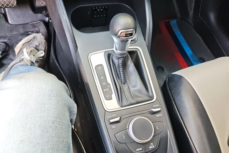 Used Audi Q2L 2021 35 TFSI Progressive Dynamic Edition Gear Lever