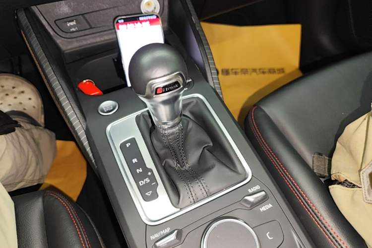 Used Audi Q2L 2021 35 TFSI Fashion Dynamic Model Gear Lever