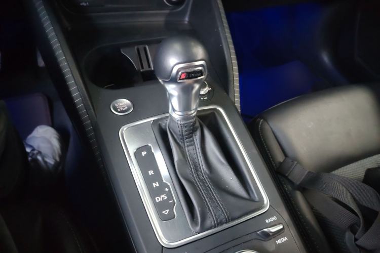 Used Audi Q2L 2021 35 TFSI Fashionable and Elegant Model Gear Lever
