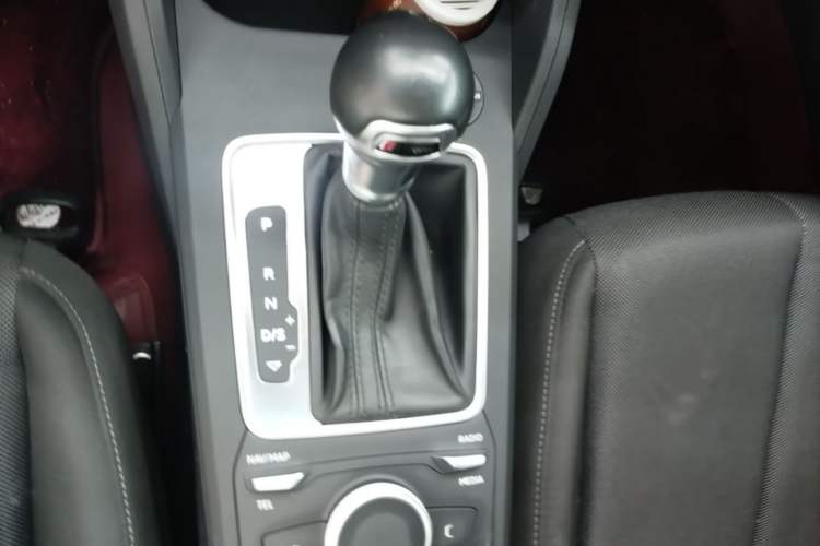 Used Audi Q2L 2021 35 TFSI Progressive Dynamic Edition Gear Lever