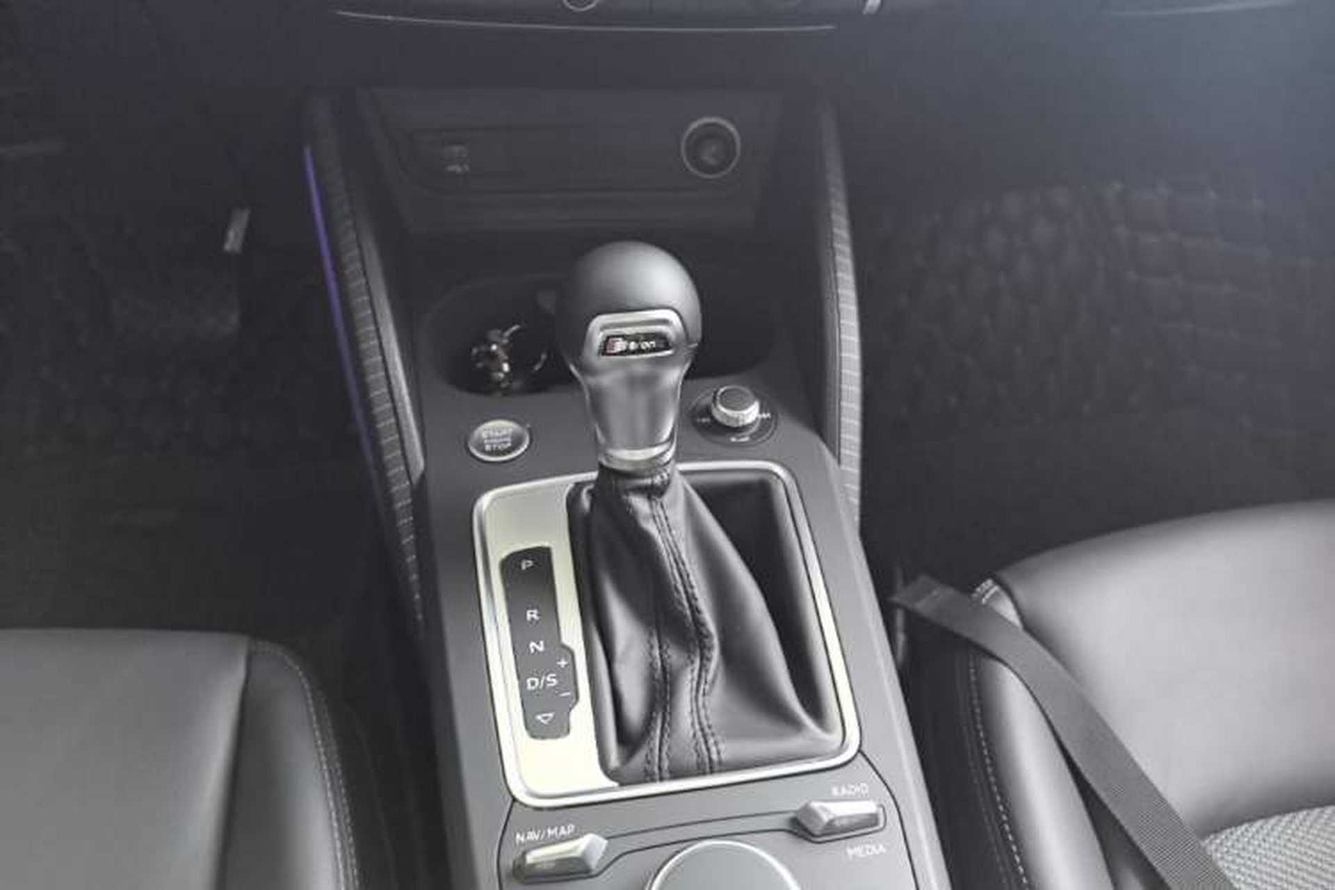 Used Audi Q2L 2021 35 TFSI Fashionable and Elegant Model Gear Lever