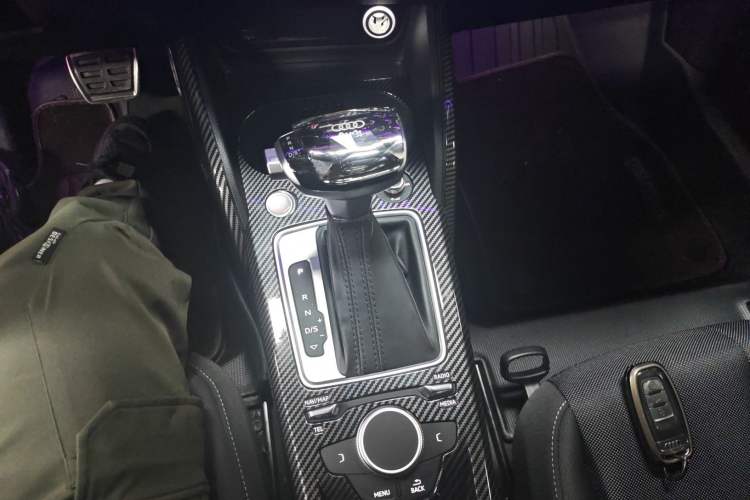 Used Audi Q2L 2021 35 TFSI Progressive Dynamic Edition Gear Lever
