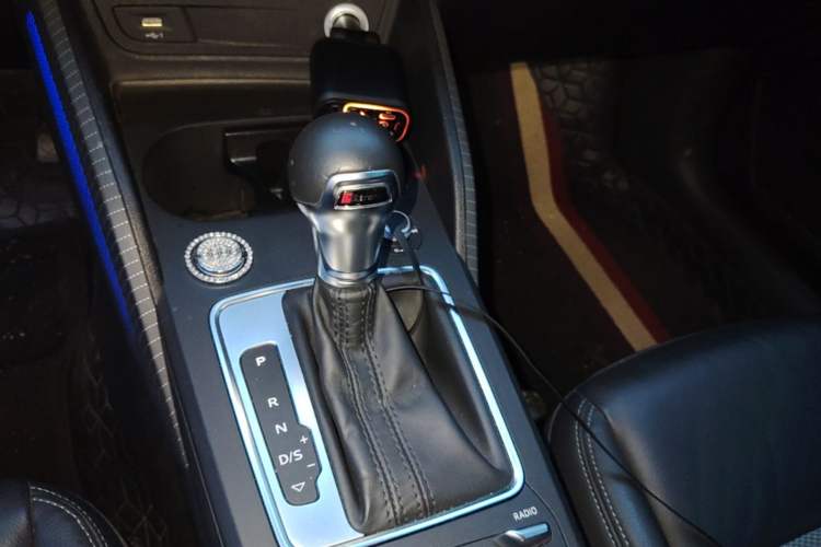 Used Audi Q2L 2021 35 TFSI Fashionable and Elegant Model Gear Lever