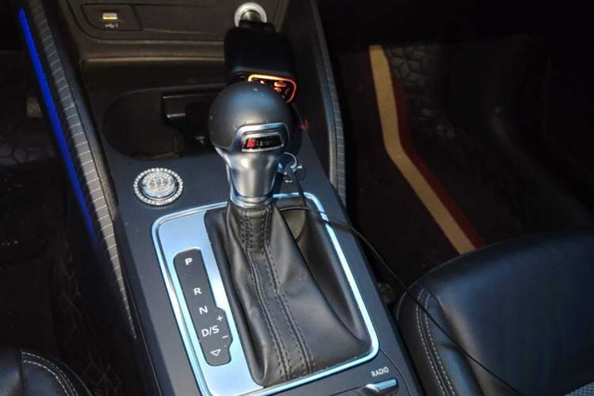 Used Audi Q2L 2021 35 TFSI Fashionable and Elegant Model Gear Lever