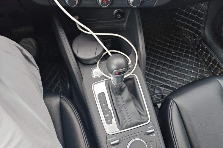 Used Audi Q2L 2021 35 TFSI Progressive Dynamic Edition Gear Lever