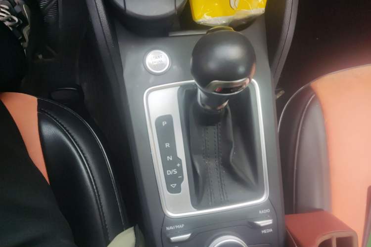Used Audi Q2L 2021 35 TFSI Progressive Dynamic Edition Gear Lever