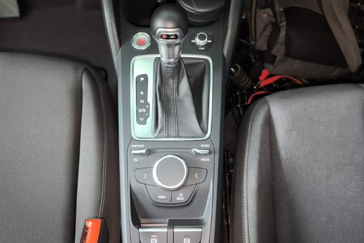 Used Audi Q2L 2021 35 TFSI Progressive Dynamic Edition Gear Lever
