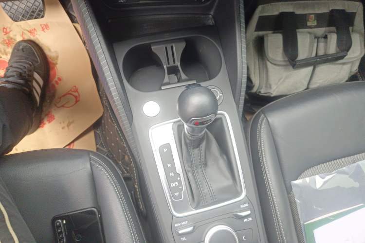 Used Audi Q2L 2021 35 TFSI Fashion Dynamic Model Gear Lever