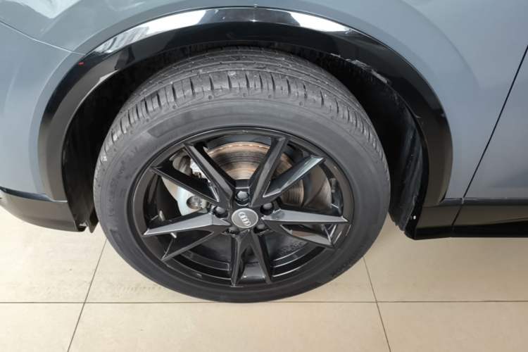 Used Audi Q2L 2021 35 TFSI Progressive Dynamic Edition Left Front Wheel Hub