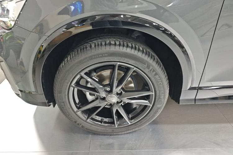 Used Audi Q2L 2021 35 TFSI Fashion Dynamic Model Left Front Wheel Hub
