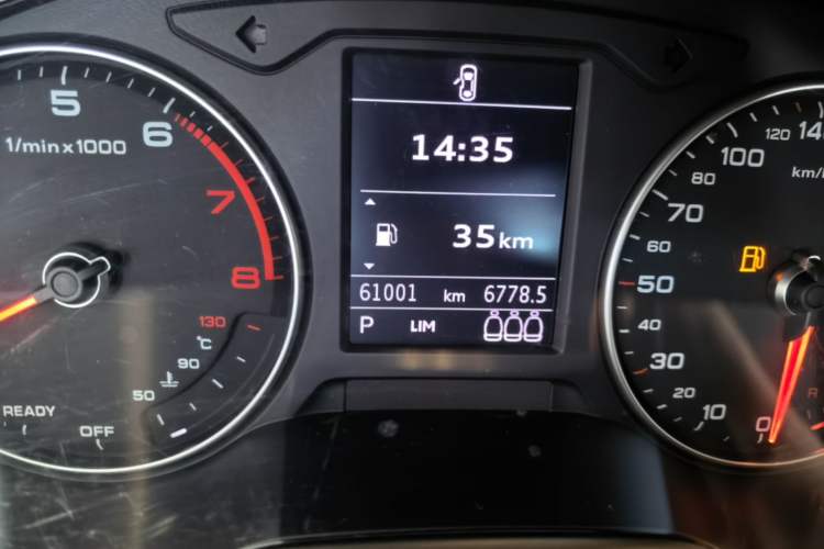 Used Audi Q2L 2021 35 TFSI Progressive Dynamic Edition Odometer Close Up