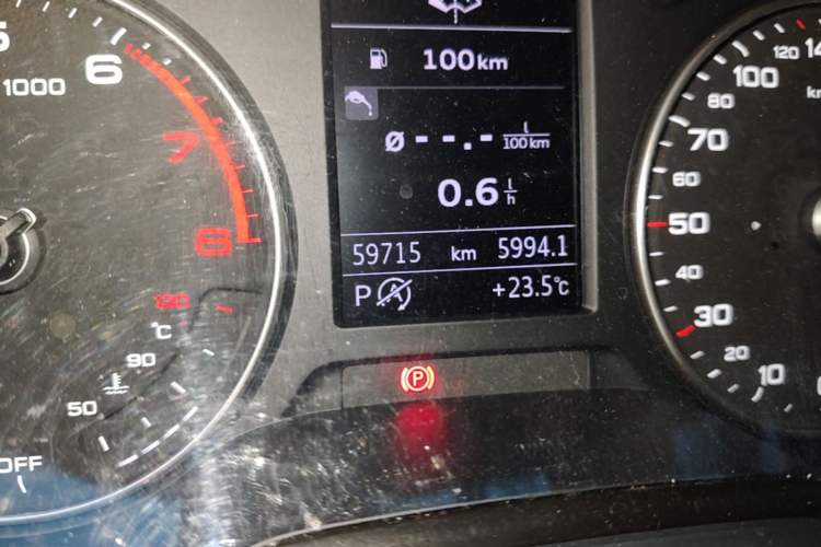 Used Audi Q2L 2021 35 TFSI Fashionable and Elegant Model Odometer Close Up
