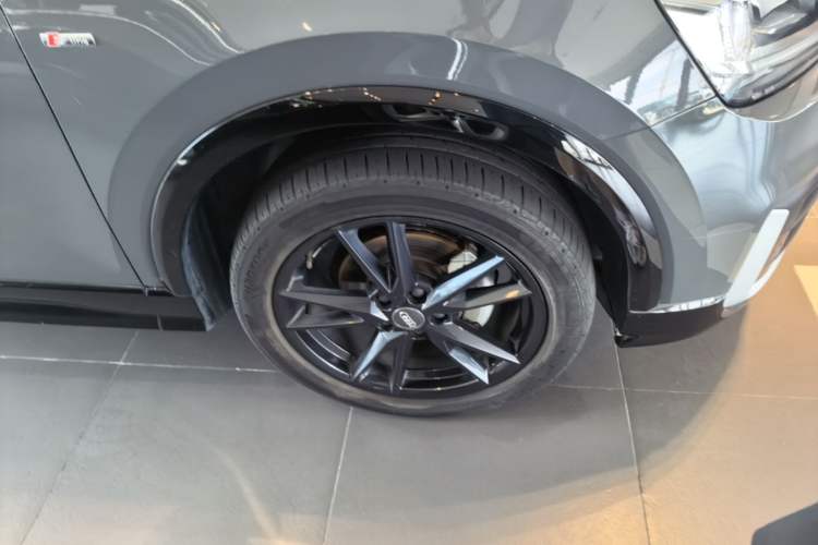 Used Audi Q2L 2021 35 TFSI Progressive Dynamic Edition Right Front Wheel Hub