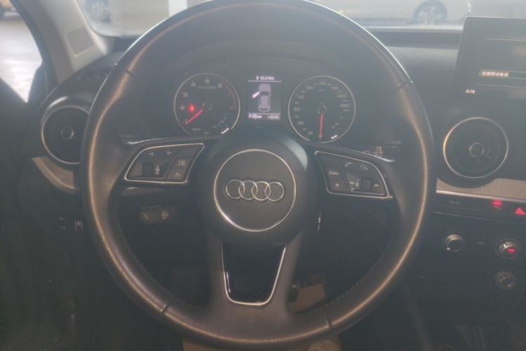 Used Audi Q2L 2021 35 TFSI Progressive Dynamic Edition Steering Wheel