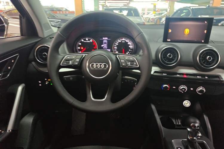 Used Audi Q2L 2021 35 TFSI Progressive Dynamic Edition Steering Wheel