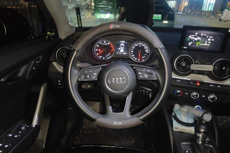 Used Audi Q2L 2021 35 TFSI Progressive Dynamic Edition Steering Wheel