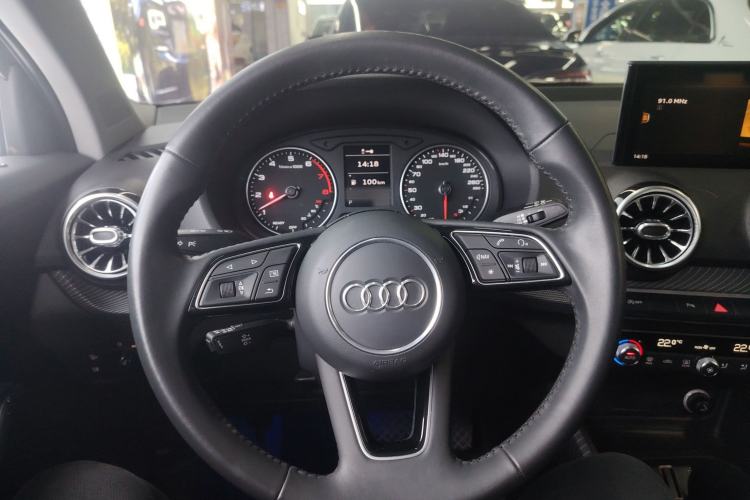 Used Audi Q2L 2021 35 TFSI Fashionable and Elegant Model Steering Wheel