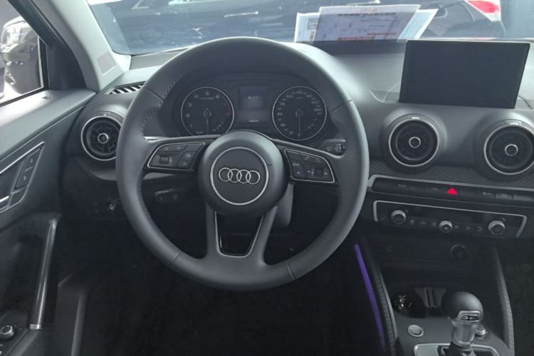 Used Audi Q2L 2021 35 TFSI Fashionable and Elegant Model Steering Wheel