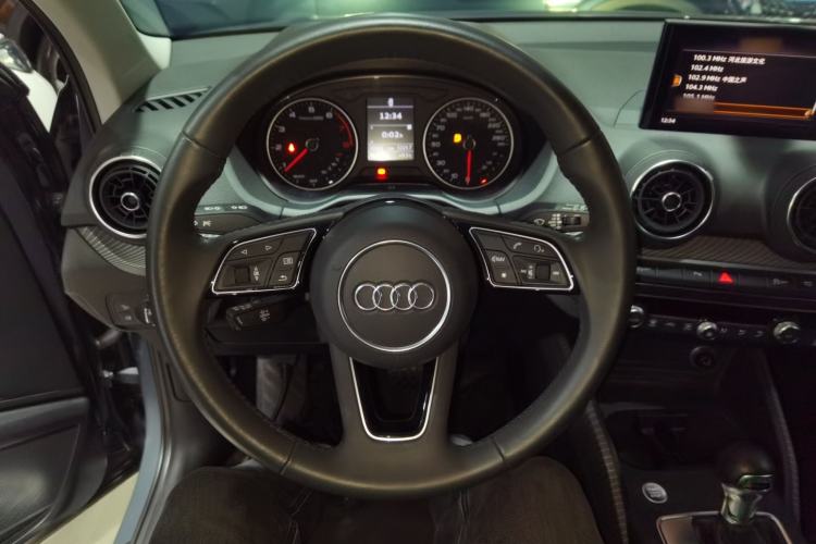 Used Audi Q2L 2021 35 TFSI Fashionable and Elegant Model Steering Wheel