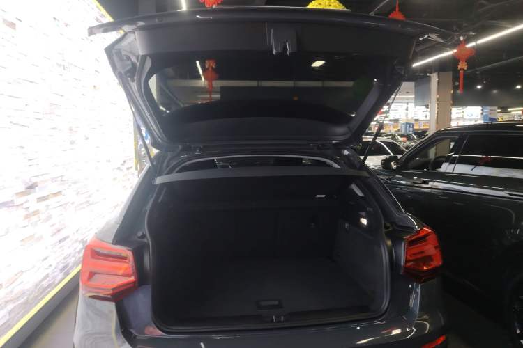 Used Audi Q2L 2021 35 TFSI Fashionable and Elegant Model Trunk