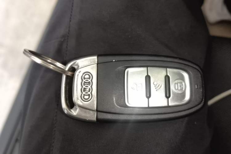 Used Audi Q2L 2021 35 TFSI Progressive Dynamic Edition Vehicle Key