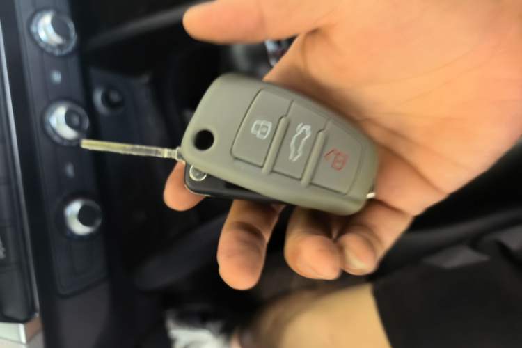 Used Audi Q2L 2021 35 TFSI Progressive Dynamic Edition Vehicle Key