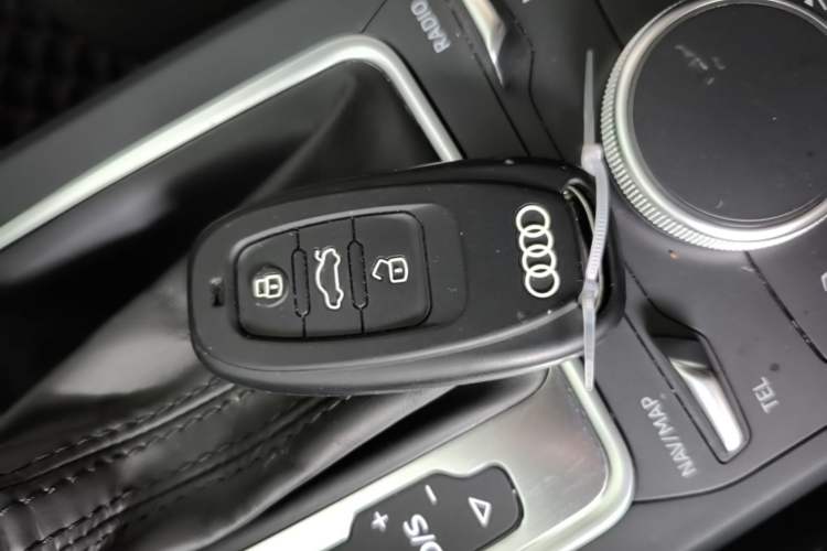 Used Audi Q2L 2021 35 TFSI Progressive Dynamic Edition Vehicle Key
