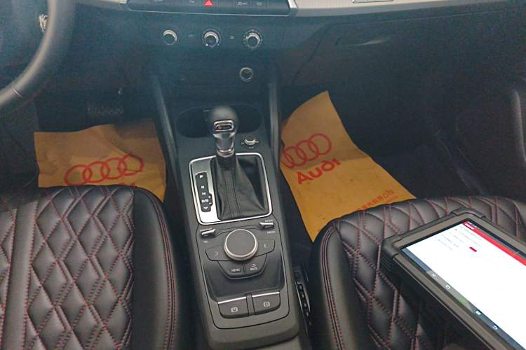 Used Audi Q2L 2021 35 TFSI Progressive Dynamic Edition Gear Lever