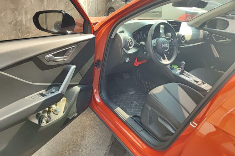 Used Audi Q2L 2021 35 TFSI Progressive Dynamic Edition Driver Seat