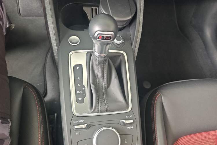 Used Audi Q2L 2021 35 TFSI Fashion Dynamic Model Gear Lever