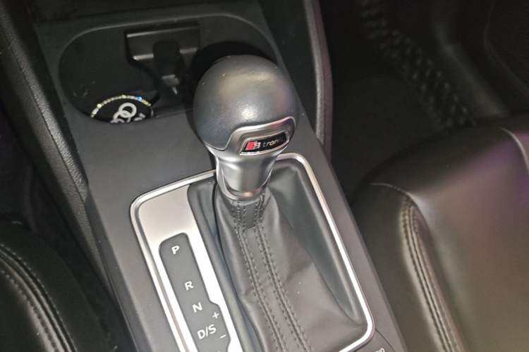 Used Audi Q2L 2021 35 TFSI Progressive Dynamic Edition Gear Lever