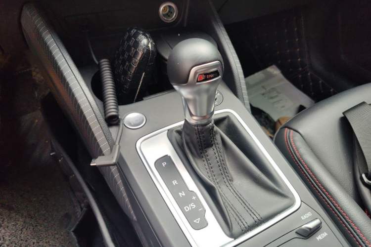 Used Audi Q2L 2021 35 TFSI Fashion Dynamic Model Gear Lever