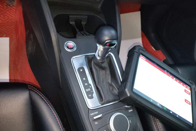 Used Audi Q2L 2021 35 TFSI Progressive Dynamic Edition Gear Lever